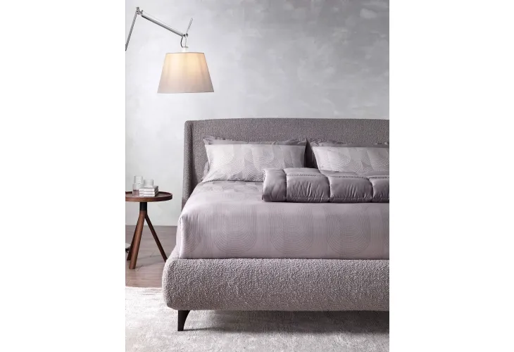 Letto in tessuto con testiera Why Not Camellia di Altrenotti